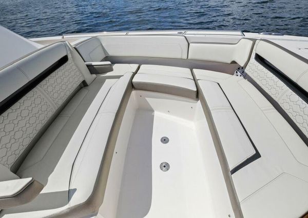 Tiara Yachts 38 LS image