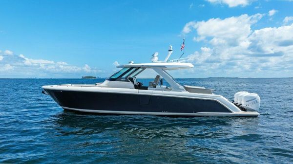 Tiara Yachts 38 LS image