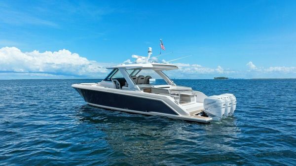 Tiara Yachts 38 LS image