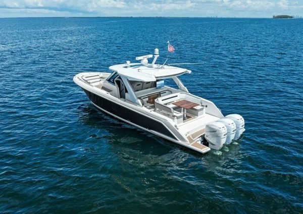 Tiara Yachts 38 LS image