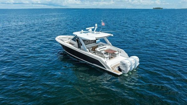 Tiara Yachts 38 LS image