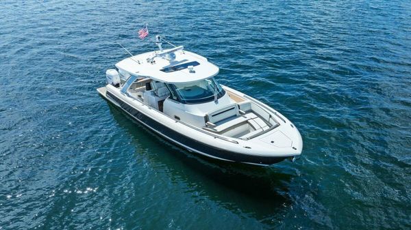 Tiara Yachts 38 LS image