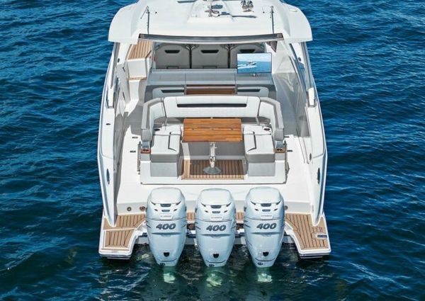 Tiara Yachts 38 LS image