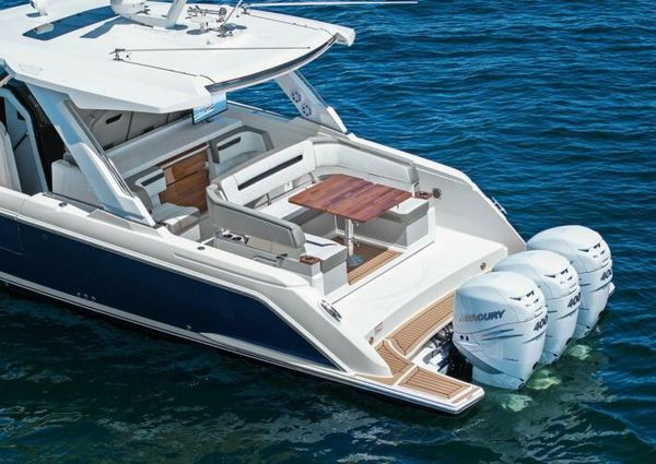 Tiara Yachts 38 LS image