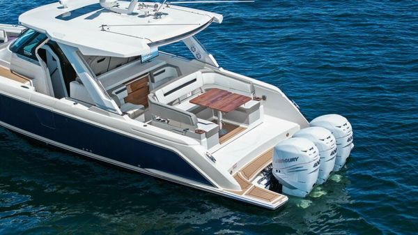 Tiara Yachts 38 LS image