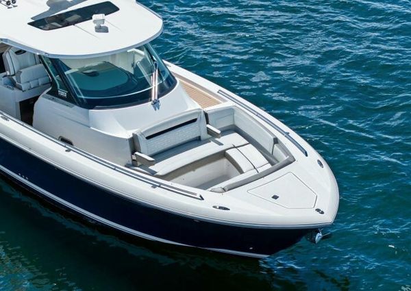 Tiara Yachts 38 LS image