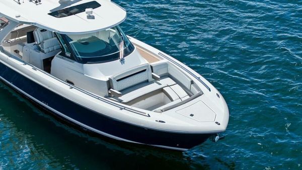 Tiara Yachts 38 LS image