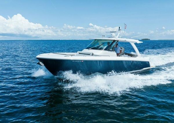 Tiara Yachts 38 LS image