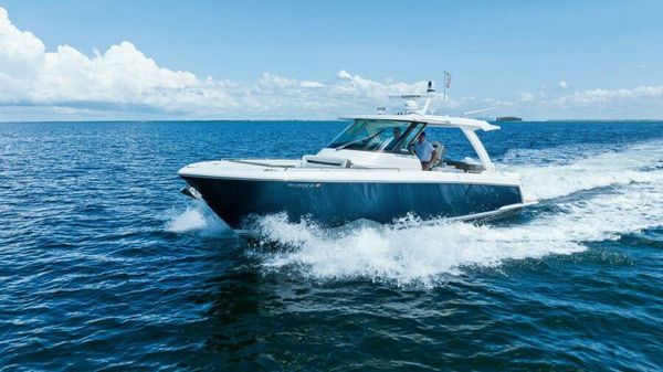 Tiara Yachts 38 LS image