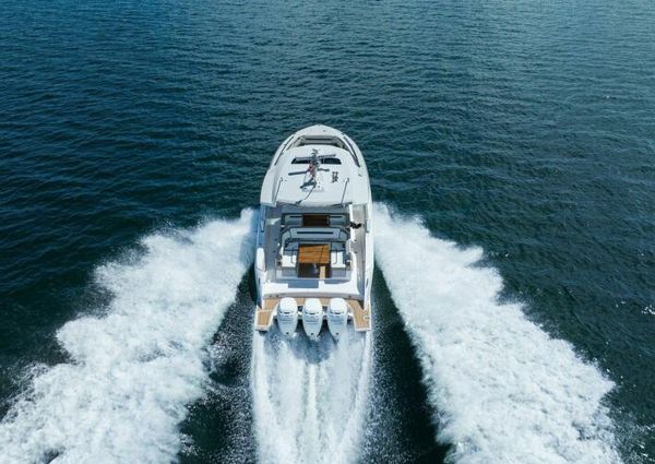 Tiara Yachts 38 LS image