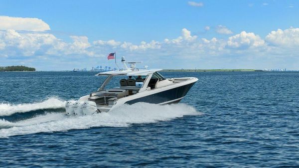 Tiara Yachts 38 LS image