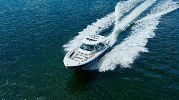 Tiara Yachts 38 LS image