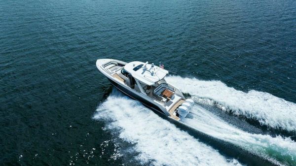 Tiara Yachts 38 LS image