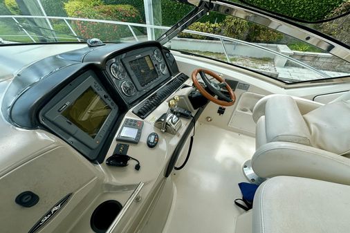 Sea Ray 390 Sundancer image