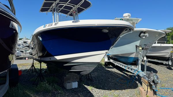 Robalo R200 Center Console 