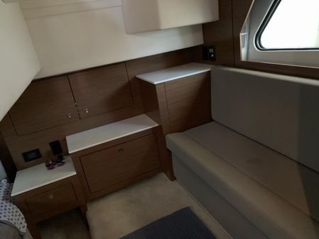 Cruisers Yachts 390 Express Coupe image