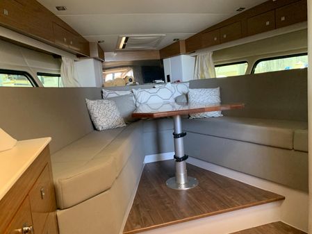 Cruisers Yachts 390 Express Coupe image