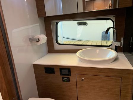 Cruisers Yachts 390 Express Coupe image