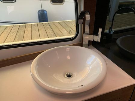 Cruisers Yachts 390 Express Coupe image