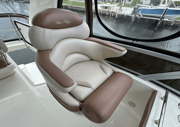 Sea Ray 420 Sedan Bridge image