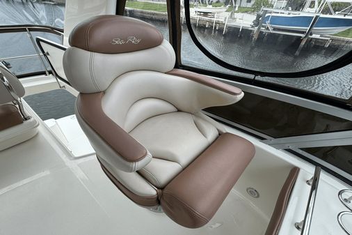 Sea Ray 420 Sedan Bridge image