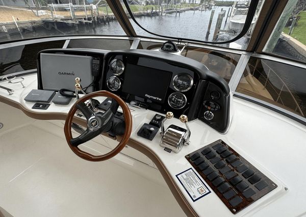 Sea Ray 420 Sedan Bridge image