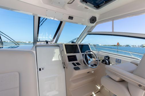 Boston Whaler 345 Conquest image