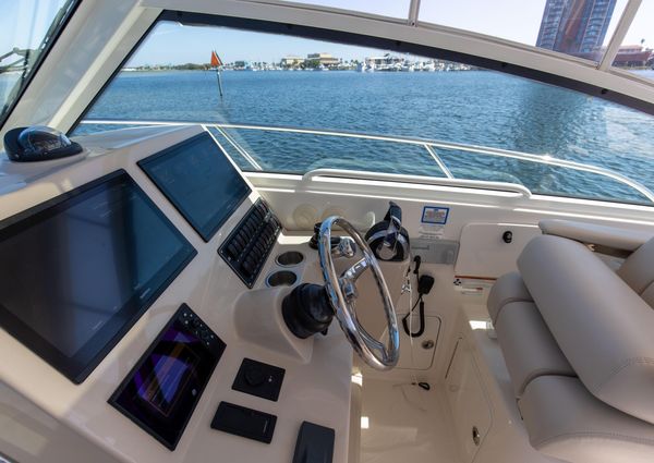 Boston Whaler 345 Conquest image