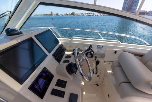 Boston Whaler 345 Conquest image