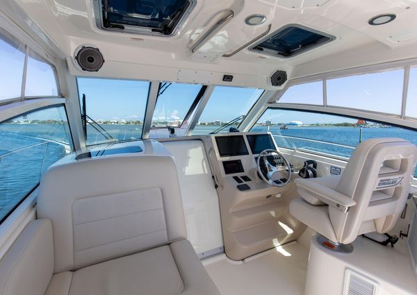 Boston Whaler 345 Conquest image