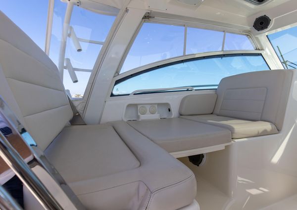 Boston Whaler 345 Conquest image