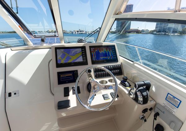 Boston Whaler 345 Conquest image