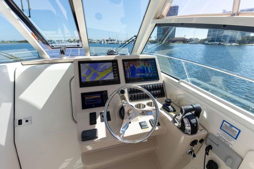 Boston Whaler 345 Conquest image