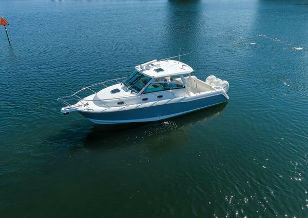 Boston Whaler 345 Conquest image