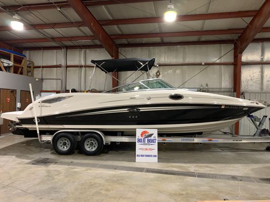 Sea Ray 290 Sundeck - main image