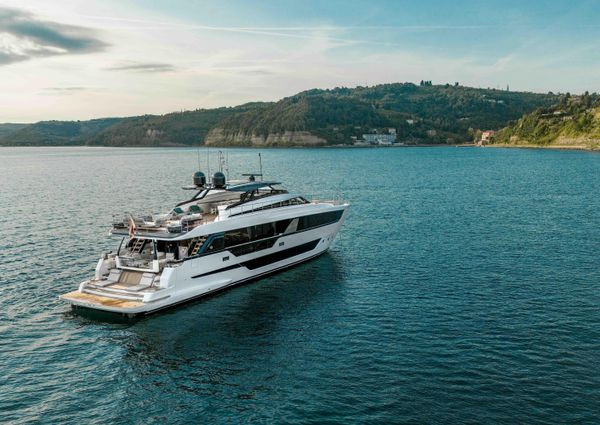 Ferretti Yachts 1000 image