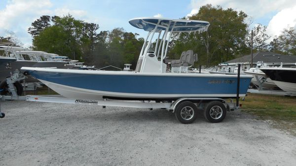 Sea Pro 228 DLX Bay
