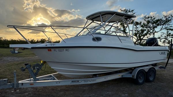 Boston Whaler 235 Conquest 