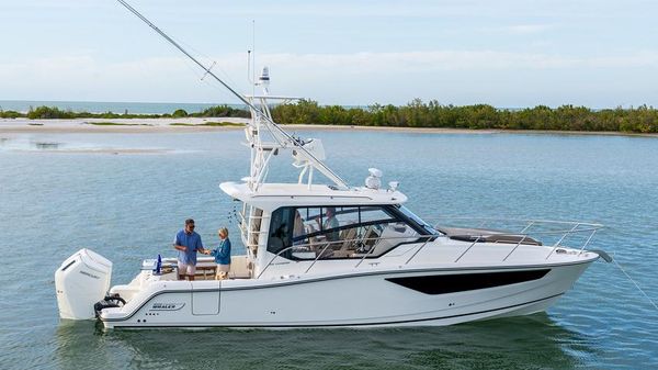 Boston Whaler 365 Conquest 