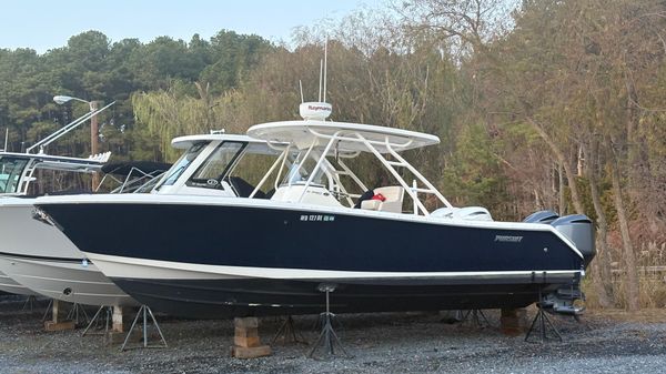 Pursuit C 280 Center Console 