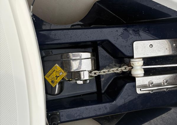 Pursuit C 280 Center Console image