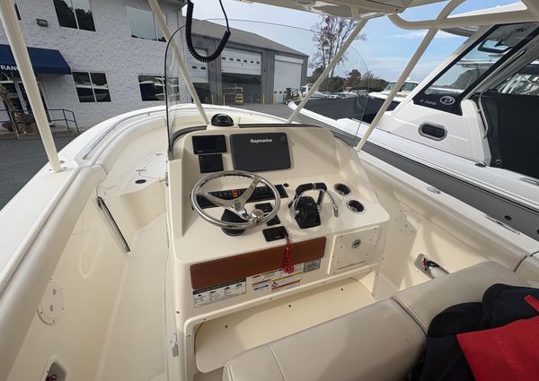 Pursuit C 280 Center Console image