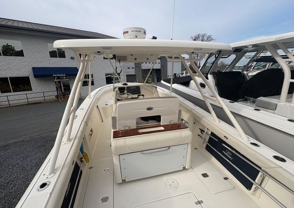 Pursuit C 280 Center Console image