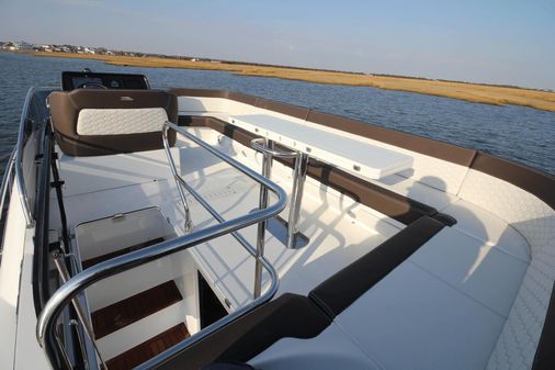 Galeon 400 Fly image