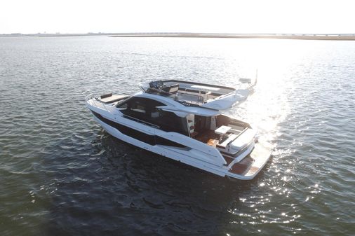 Galeon 400 Fly image