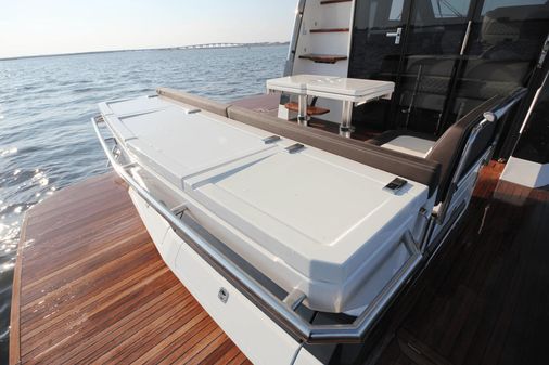 Galeon 400 Fly image