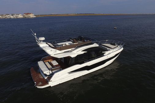 Galeon 400 Fly image