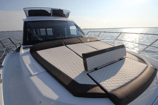 Galeon 400 Fly image