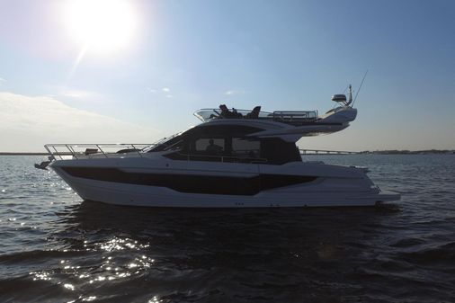 Galeon 400 Fly image