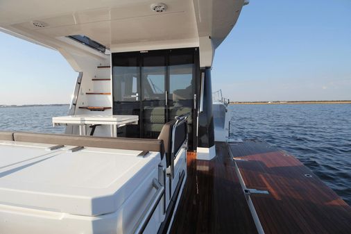 Galeon 400 Fly image